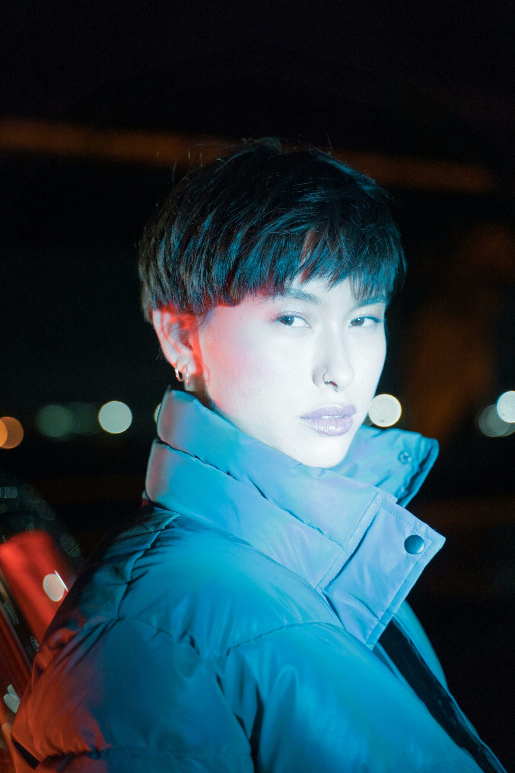 femme cheveux courts